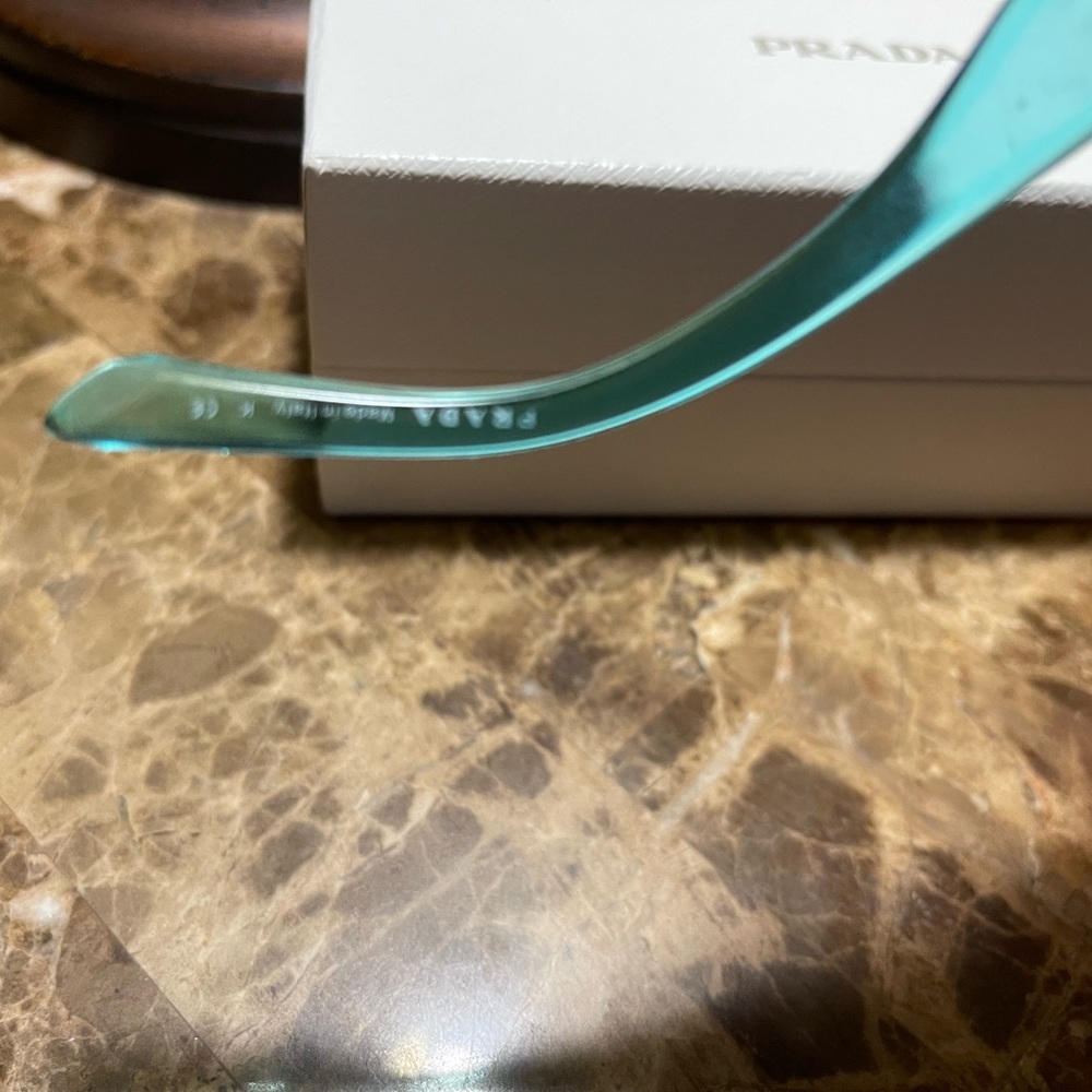 - PRADA - Picture 5 of 8